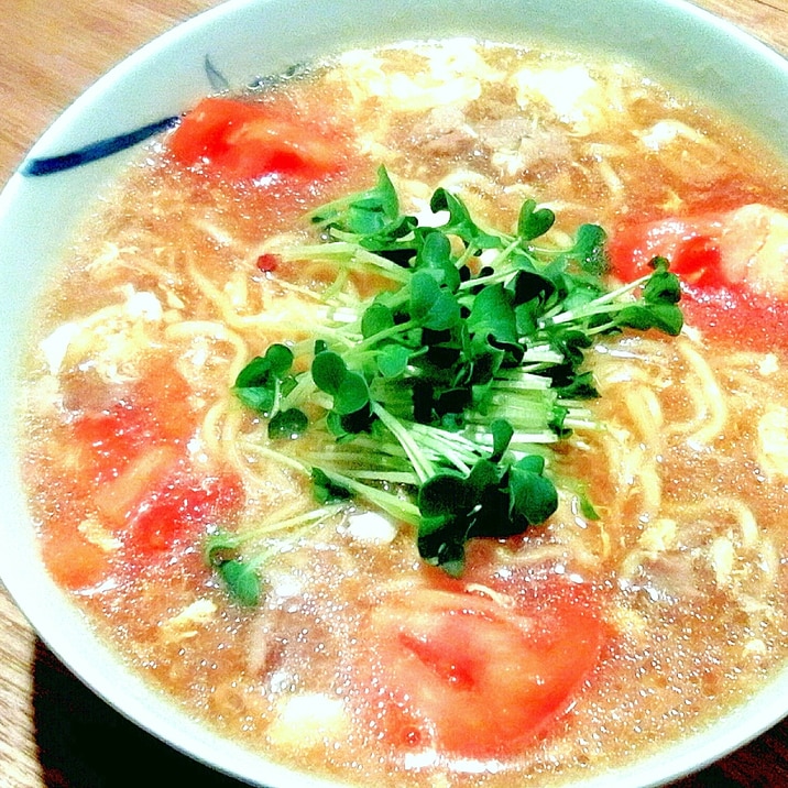 醤油ラーメンでトマトサンラー麺